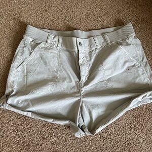 American Eagle Outfitters Tan Cargo Shorts